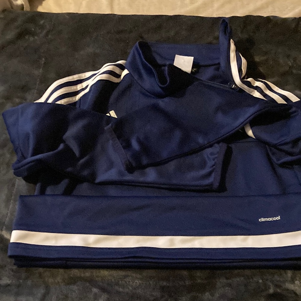 Adidas boys sweat shirt.  Boys size M.